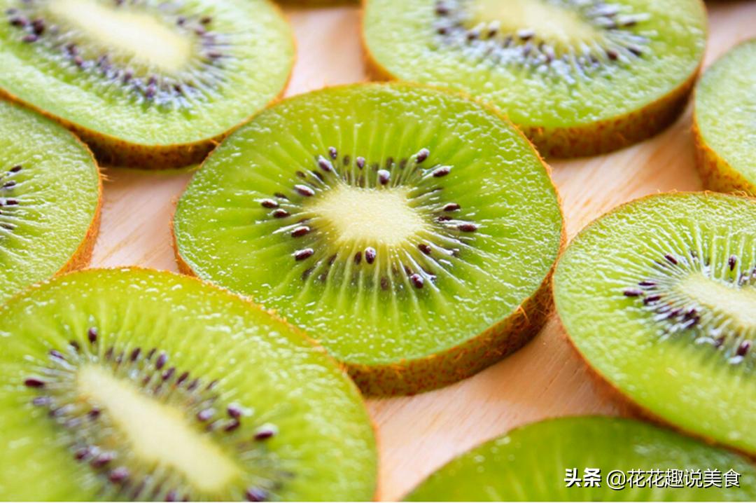 买猕猴桃树买八年的还是买两年的,买猕猴桃公的还是母的好