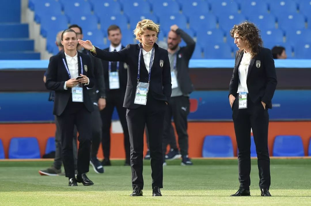 中国女足绘画最简单又漂亮,中国女足绘画高难度