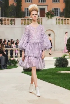 chanel香奈儿1995年时装秀,chanel香奈儿2015高级时装秀