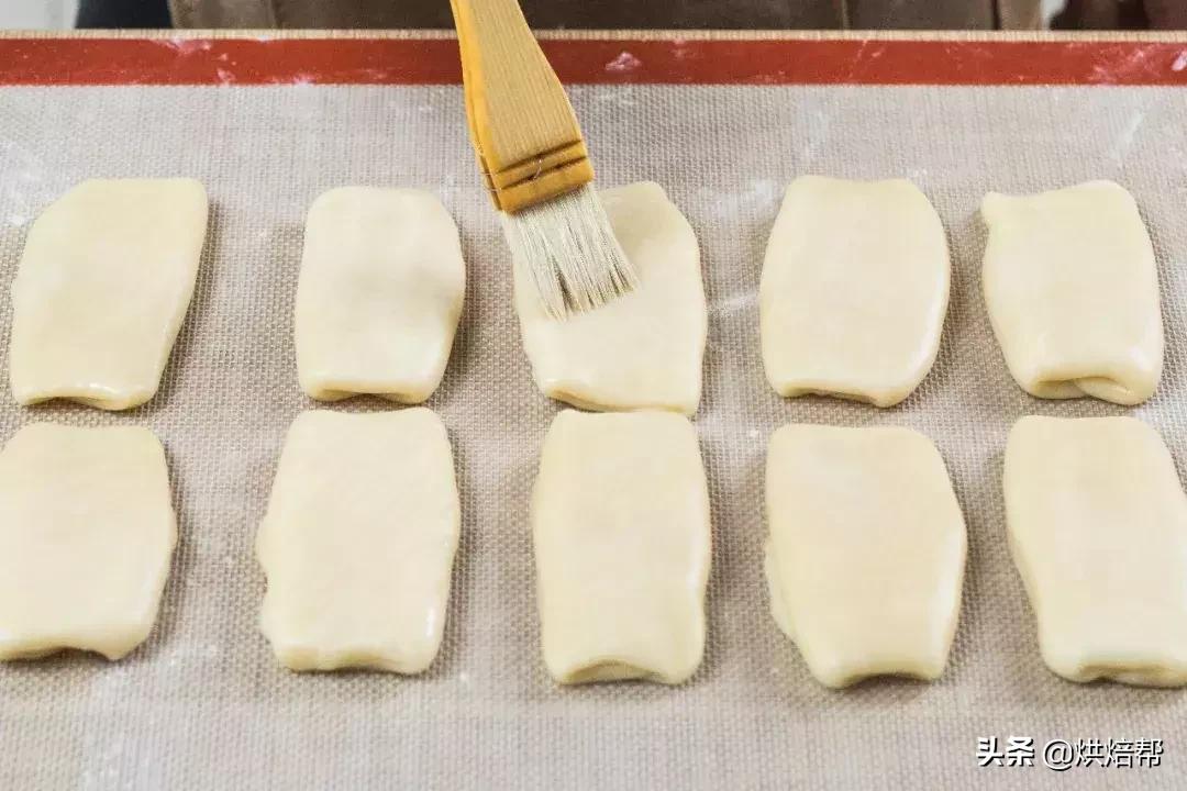 如何用烤箱烤芝麻烧饼,老北京麻酱芝麻烧饼的烤箱做法
