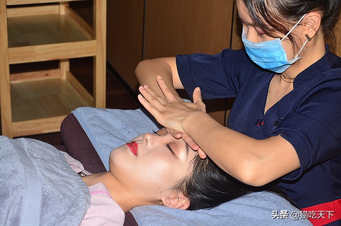 高温天气宅家不无聊,高温暴雨都挡不住人们游玩的步伐