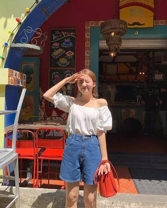 胸大穿衣服特别显胖不上镜,胸大穿衣服怎么不显大