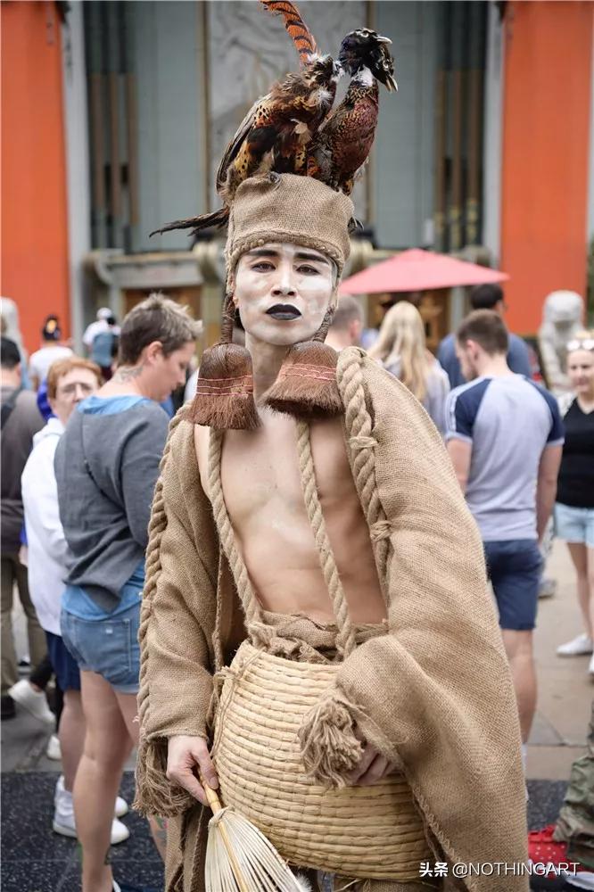 给明星做造型的“垃圾”行为艺术家？雷人背后的那一份深刻……