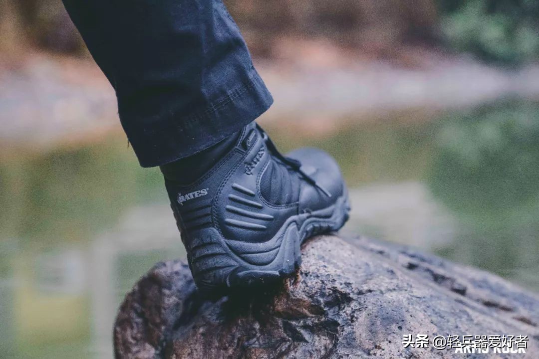 军靴防水测试,军靴透气性