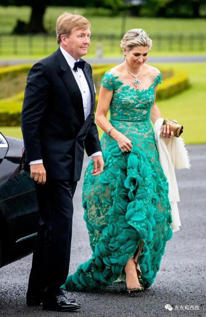 盘点英国女王戴过的王冠,英国女王和凯特戴同样的珠宝