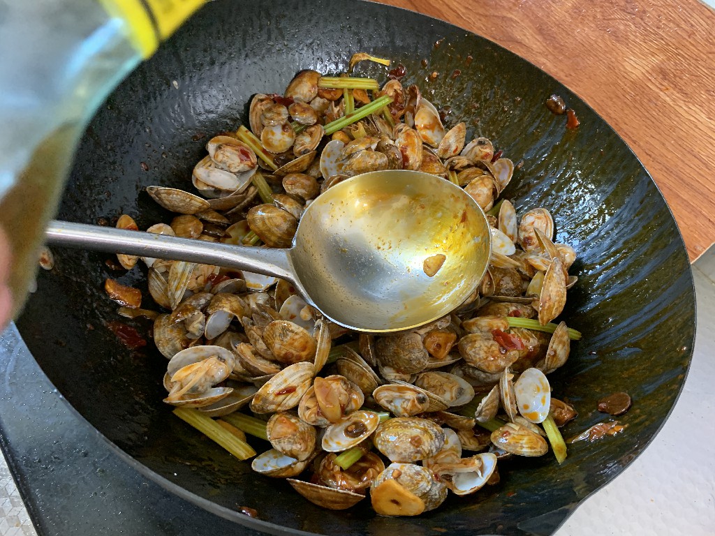 别再用盐水洗花甲,用盐水清洗过的花蛤还能存放吗