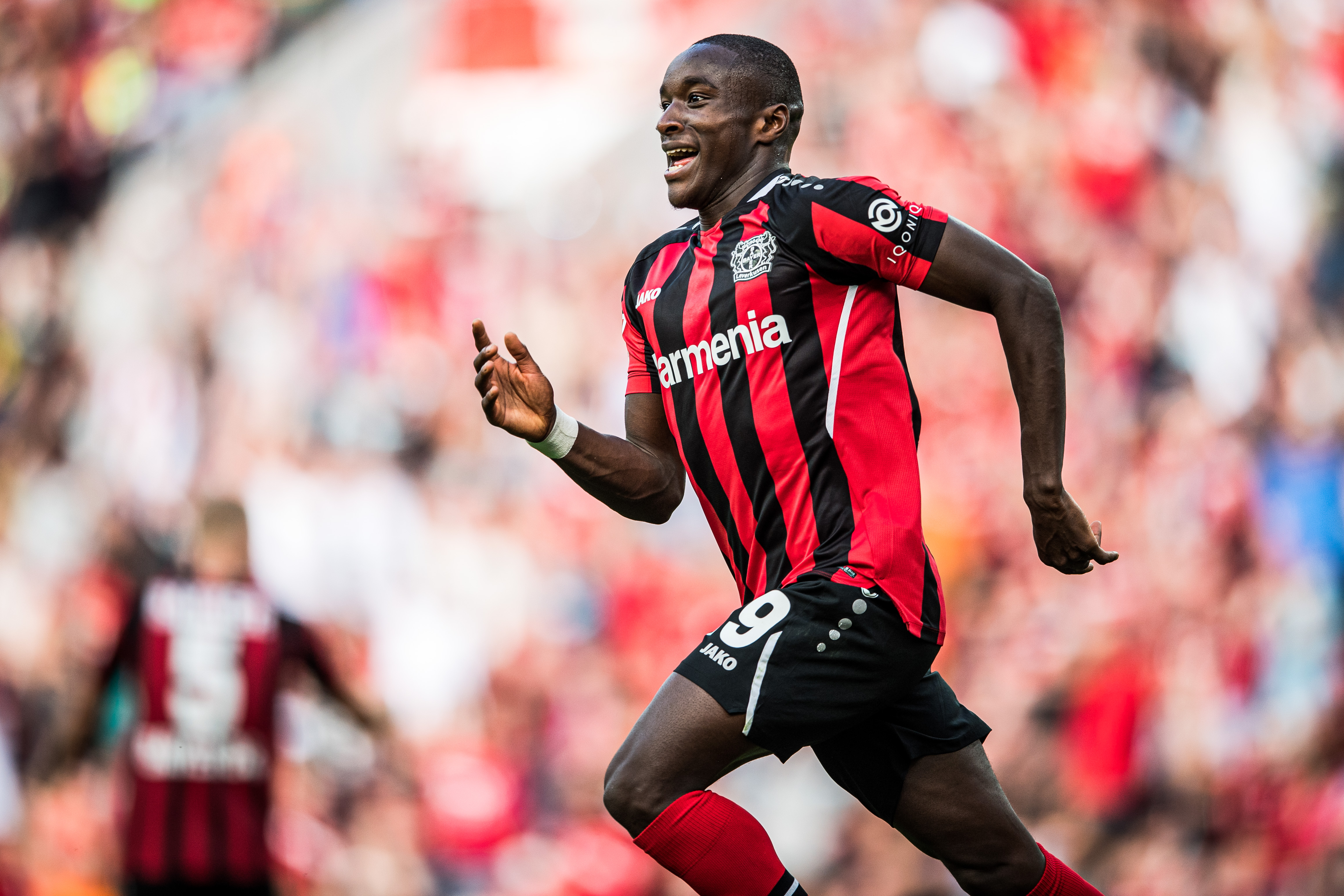 穆萨迪亚比曾效力过巴黎吗,穆萨迪亚比和阿贾克斯安东尼