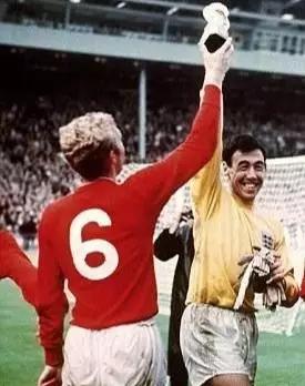 布冯足球史上最强,布冯年足球最佳11人