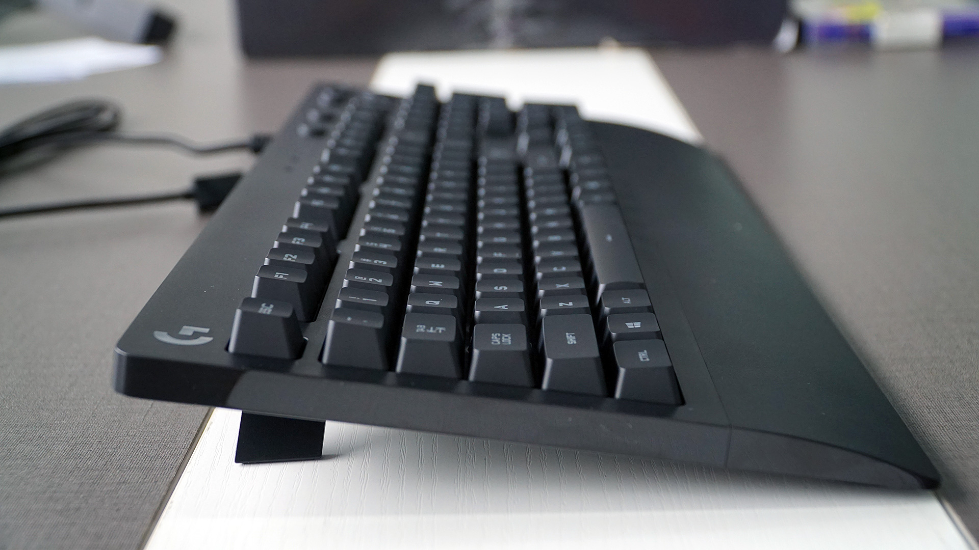 罗技g213键盘好用吗,罗技g213键盘玩游戏灯光不亮