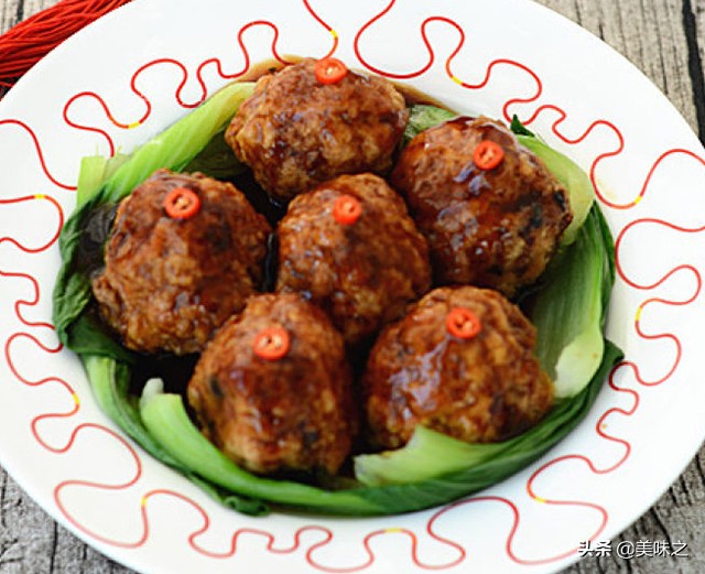 红烧狮子头最正宗的做法软糯醇香,红烧狮子头经典做法香滑软糯