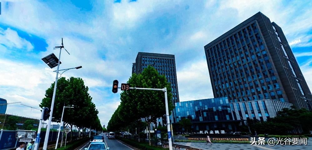 光谷金融港b21栋堵车,光谷高架金融港四路