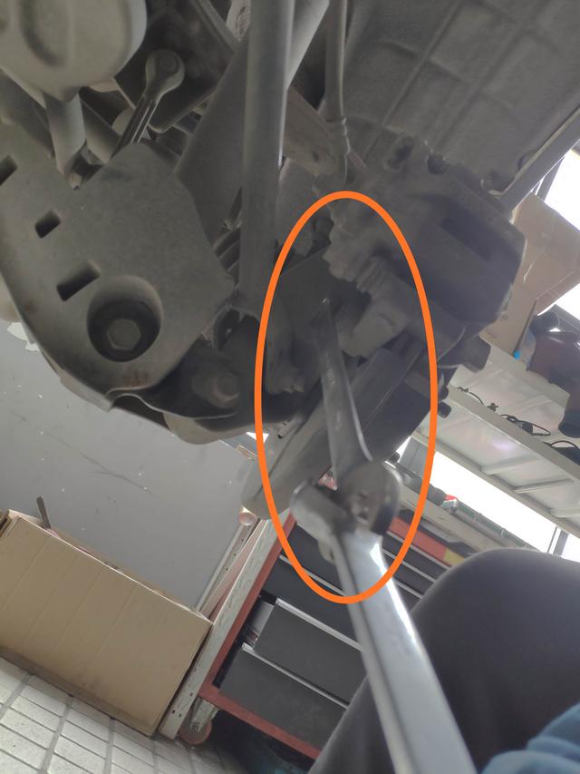 英菲尼迪6万公里刹车盘磨损程度,英菲尼迪刹车盘怎么拆