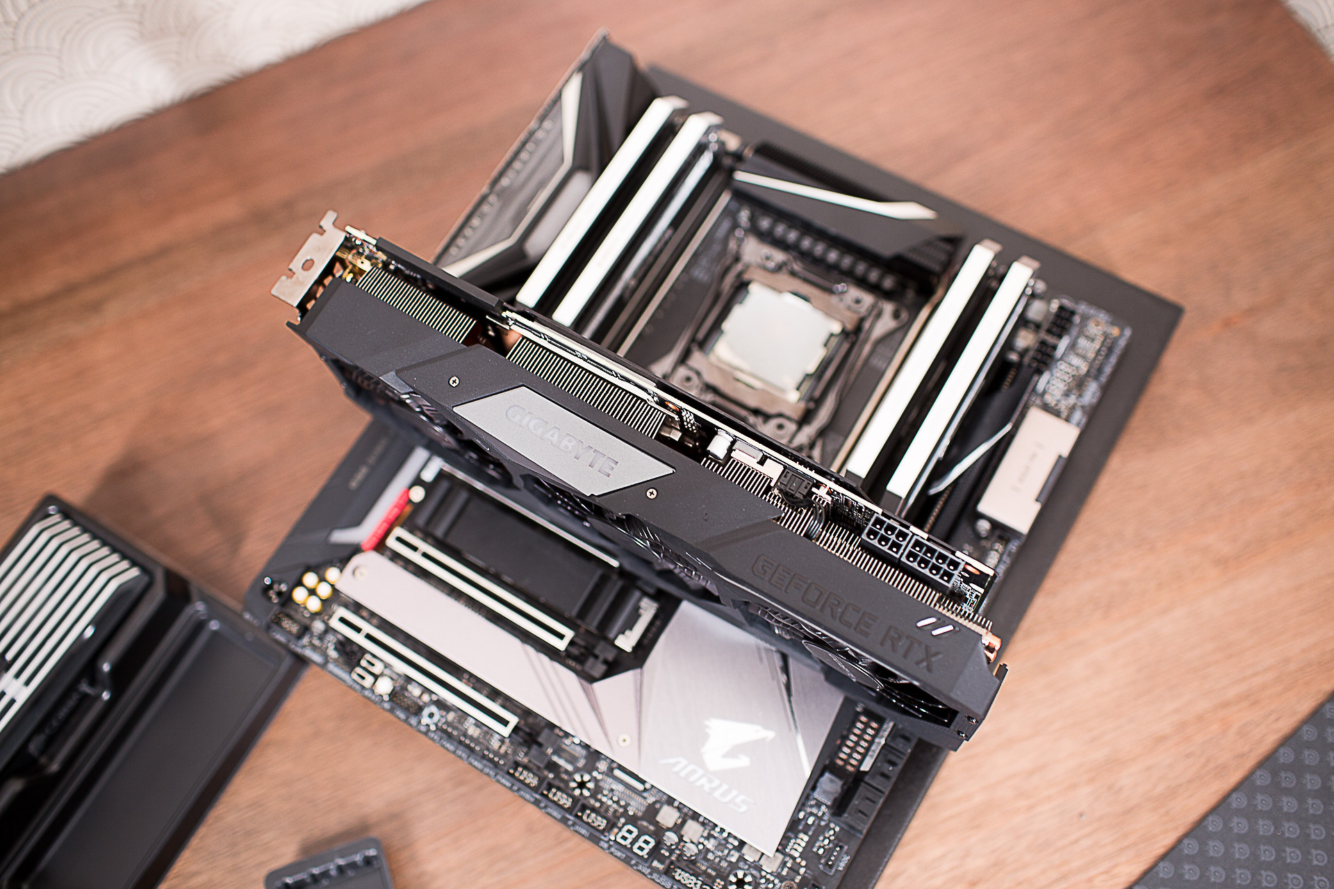 年末搭建一台X299的工作站主机应该怎么选配置？