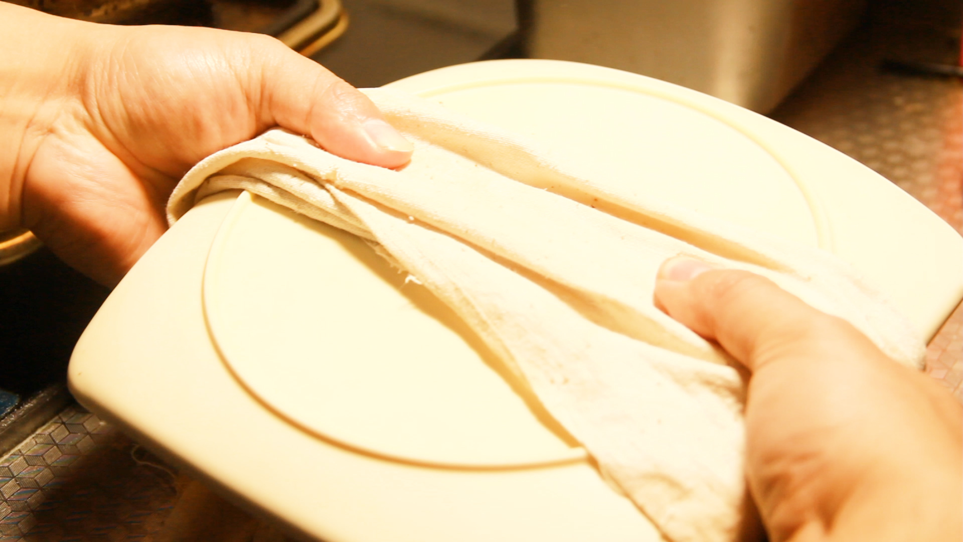 做腐乳为什么不能有油,做腐乳时不放红曲