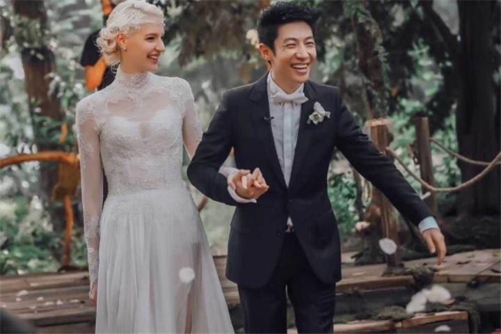 撒贝宁龙凤胎全身照,撒贝宁龙凤胎首曝光