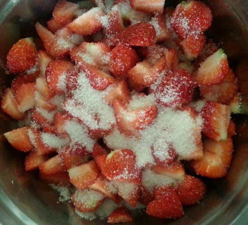 好吃又甜的草莓酱,买的草莓酱可以做什么