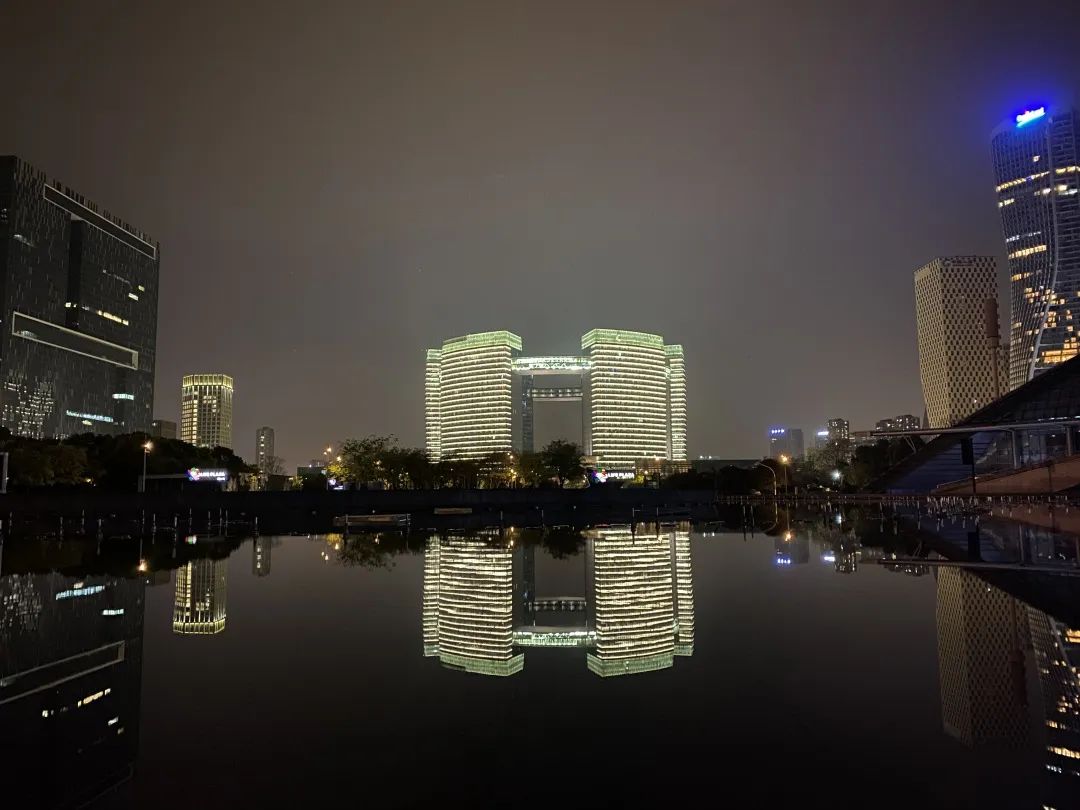 手机拍夜景用什么模式好,手机专业模式拍夜景