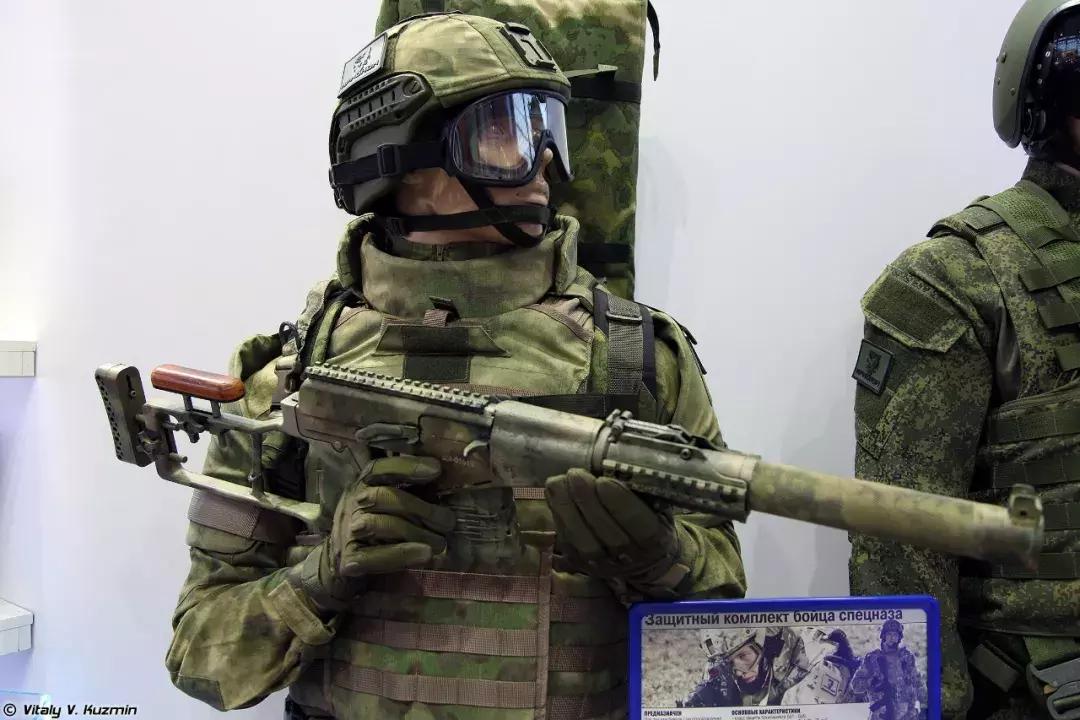 吃鸡中最差*击狙**枪VSS现实中如何，400米击穿防弹衣，特种部队最爱