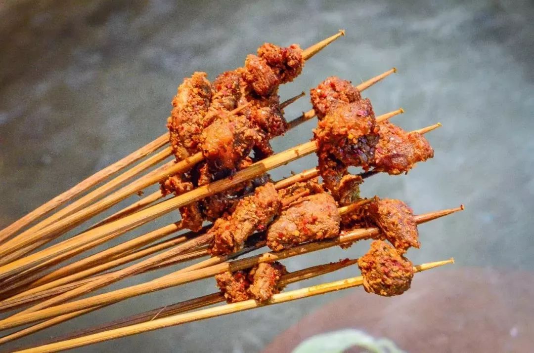 牛华八婆舌尖上的中国,牛华八婆麻辣烫二十四城店