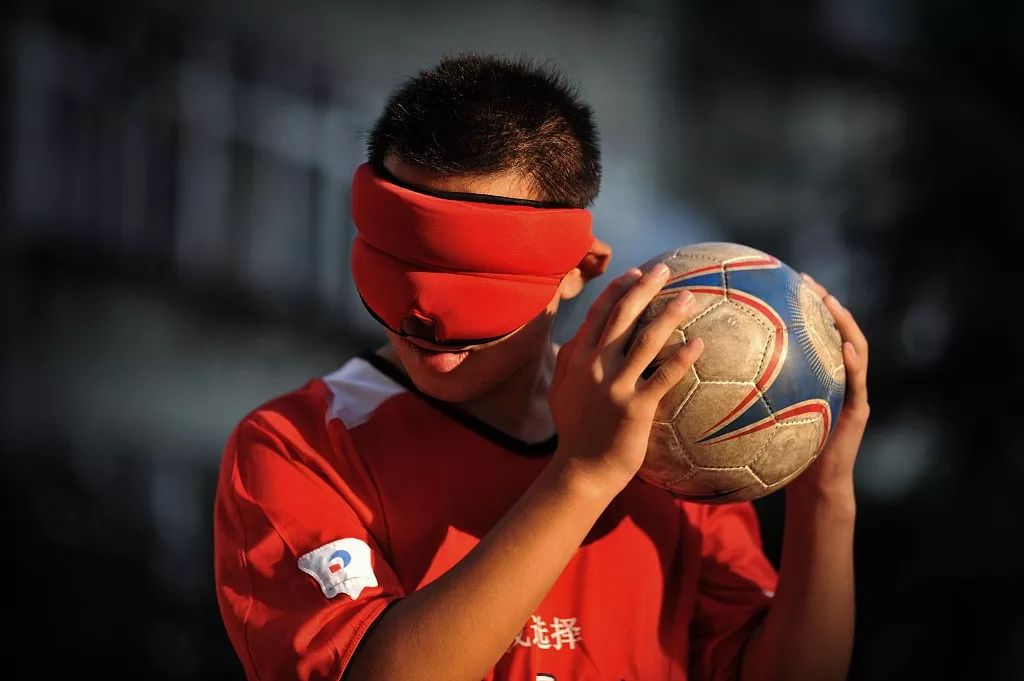 探访浙江省唯一盲人足球队：他的淘宝购物车，只有这三件物品