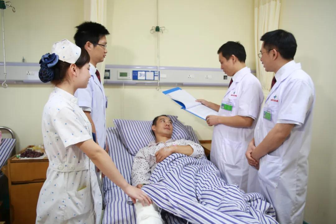 榜样的力量医务人员个人感悟,医护工作者榜样的力量先进事迹