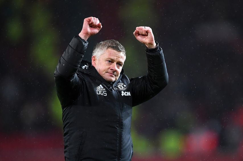 索帅含泪告别曼联全程,索帅大雨中致敬爵爷