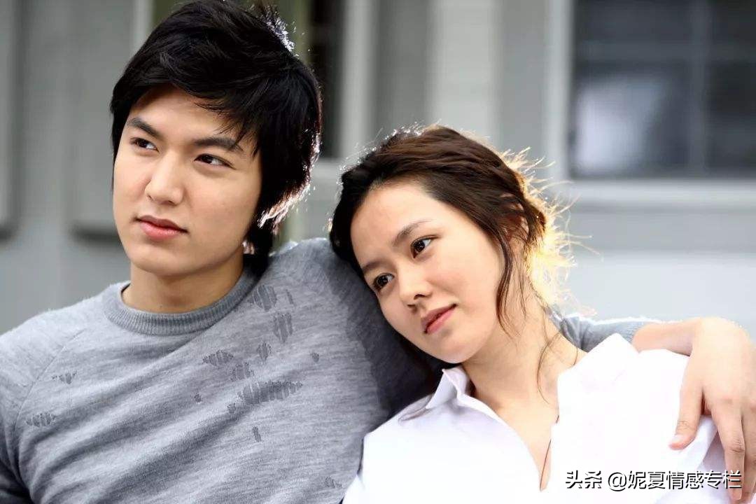 丈夫深夜发病妻子热心救助,丈夫突发疾病妻子报警求助