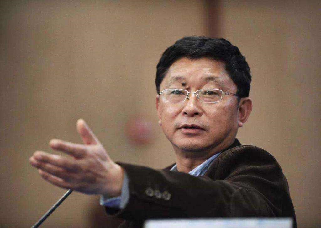 足球就是一切的小说,足球就像一部悬疑小说