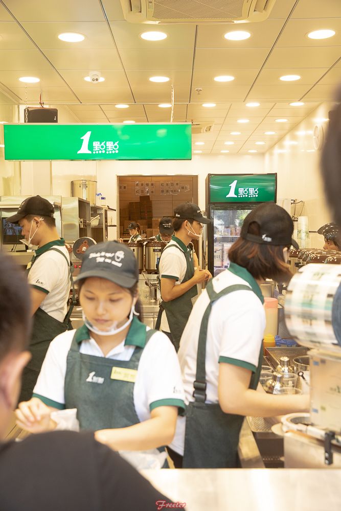 头顶顶着四十度的高温,头顶30多度的高温