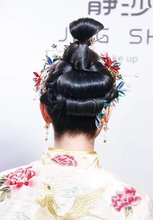 中式婚礼造型敬酒服,发量少的新娘敬酒服造型