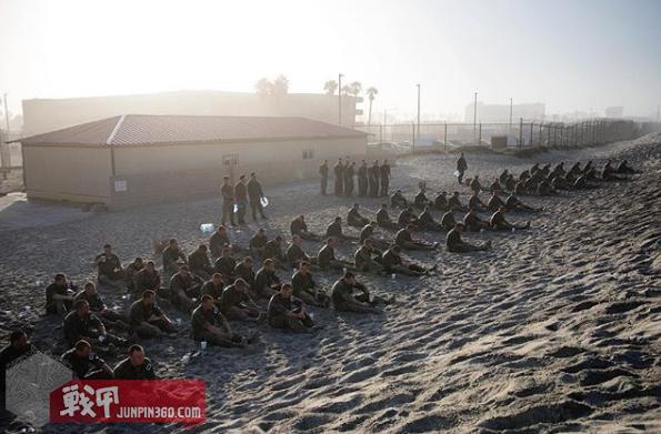 战甲轰鸣尖兵训练,海豹突击队刀战训练教学