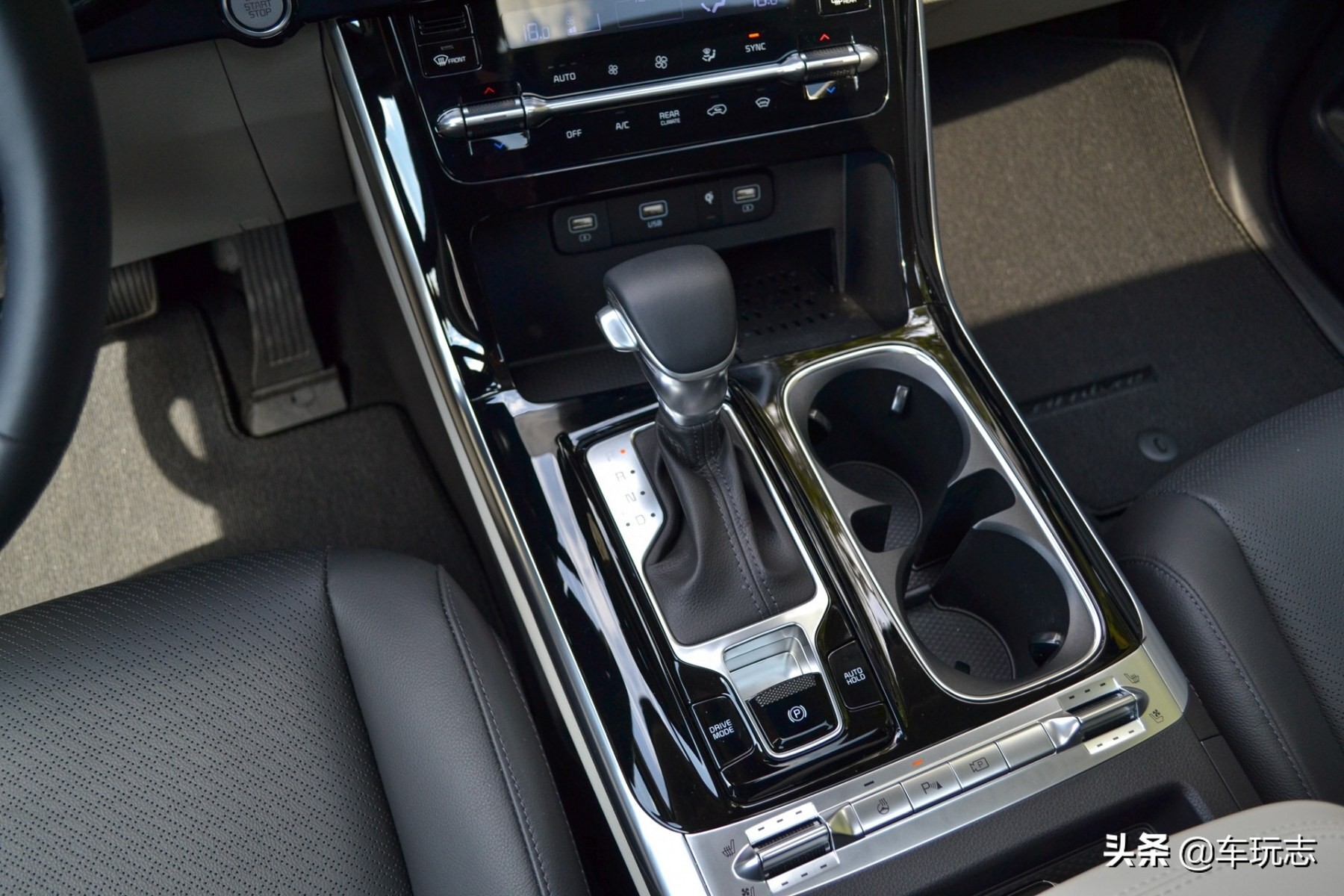 2023款起亚嘉华亮相,起亚嘉华国产mpv2020款高顶