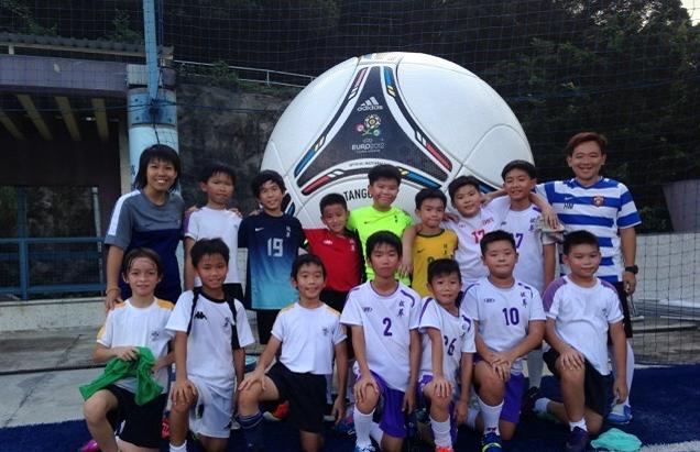 女足夺得亚洲杯冠军后孙雯的反应,孙雯祝贺女足夺冠