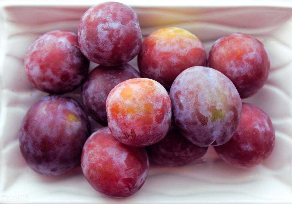 西梅变软吃不完了怎么办,西梅太软了还能吃吗有毒吗