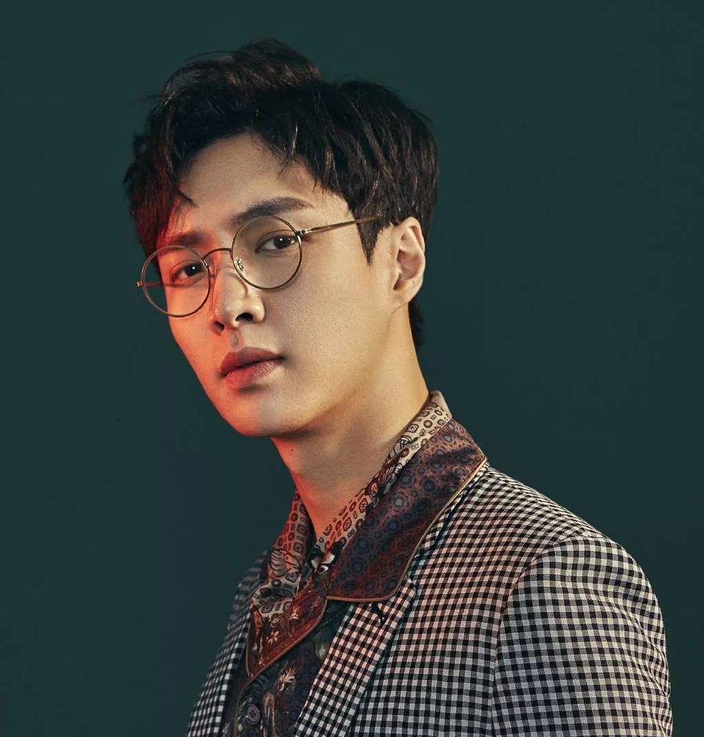 张艺兴退出exo后的发展状况,张艺兴在exo里退出了吗