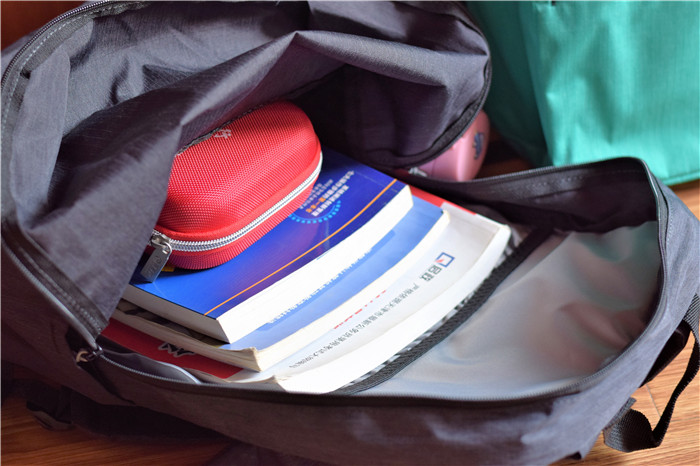 小米背包为什么这么受欢迎,小米极简都市背包一代和二代