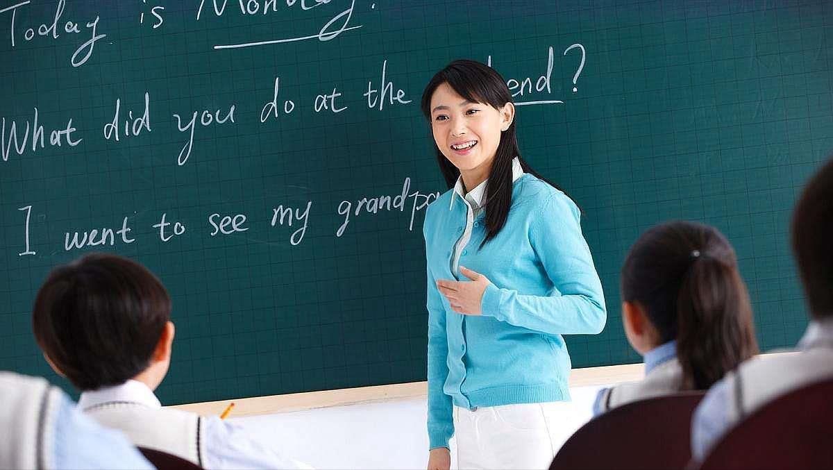 大学女生学什么专业比较好找工作,10年后女生依然很吃香的专业