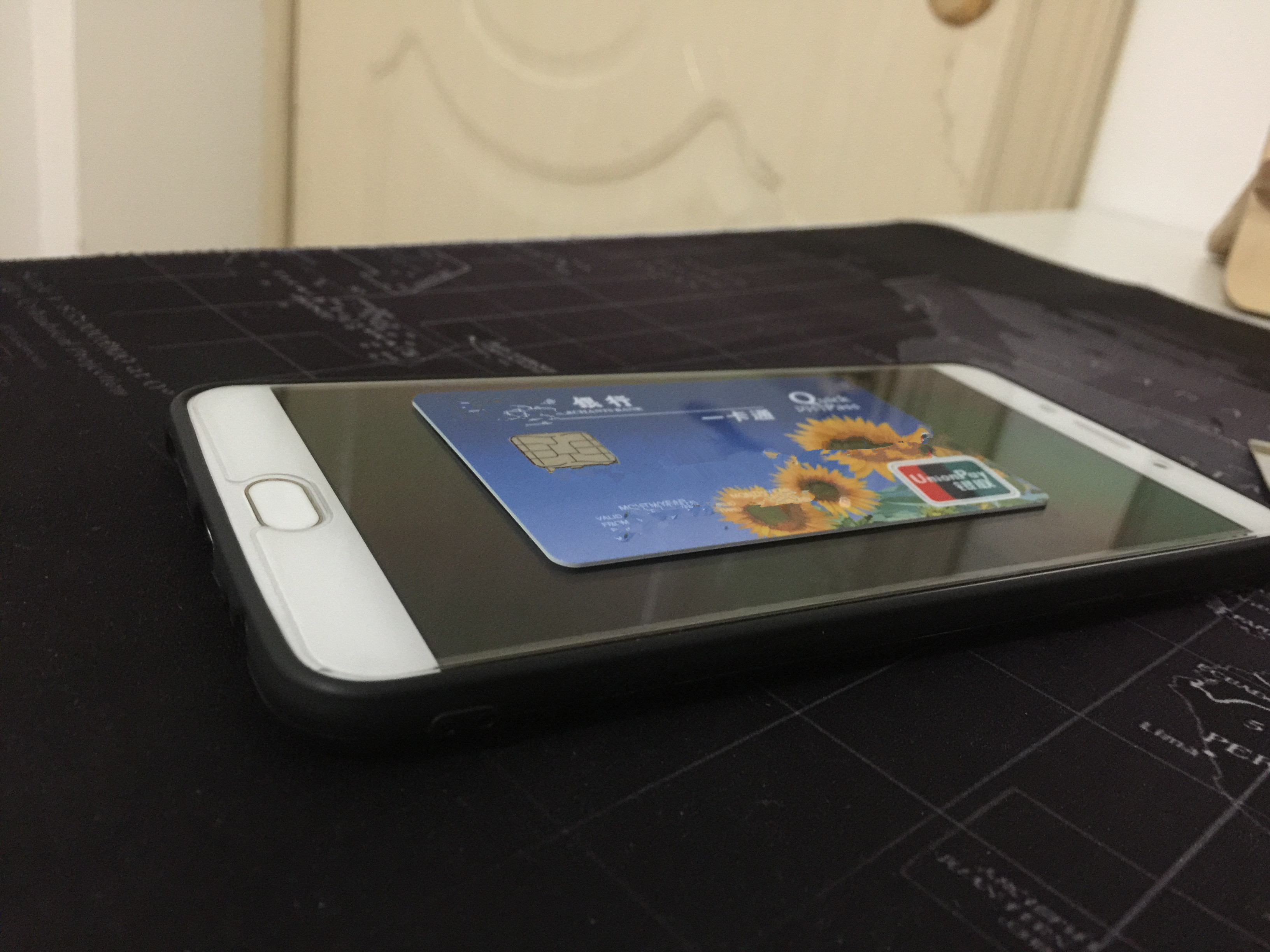 nfc卡片和手机放一起会消磁吗,银行卡和手机放在一起会消磁吗