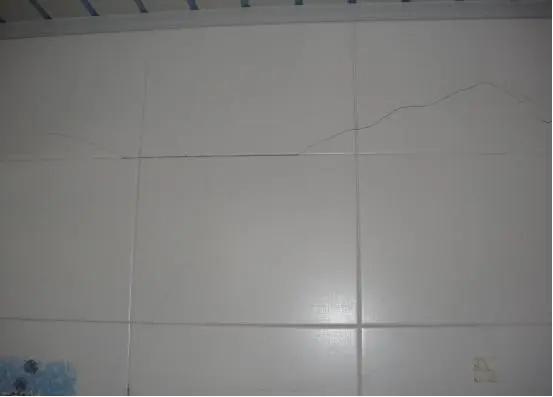 瓷砖开裂是不是地暖造成的,瓷砖开裂的原因和补救方法