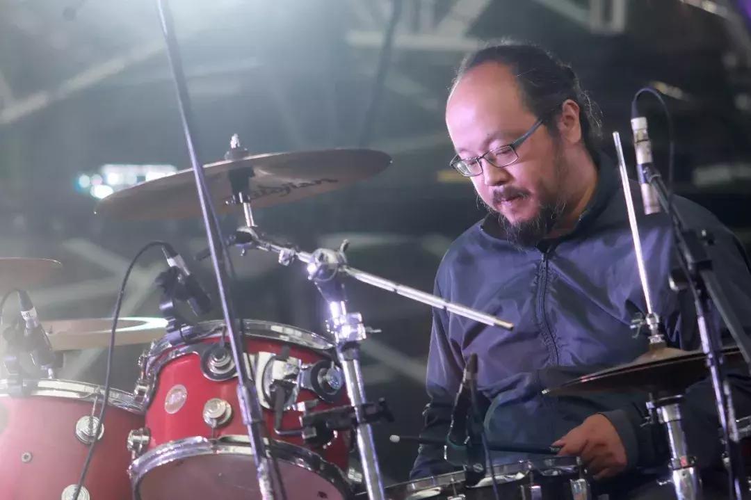 窦唯微博窦靖童,窦唯现身窦靖童的音乐会