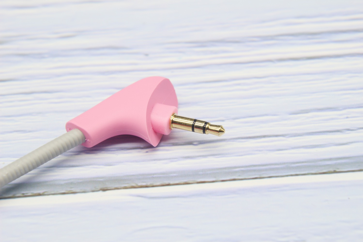 机甲风挂耳式电竞游戏耳机推荐,颜值好性能又好的游戏耳机