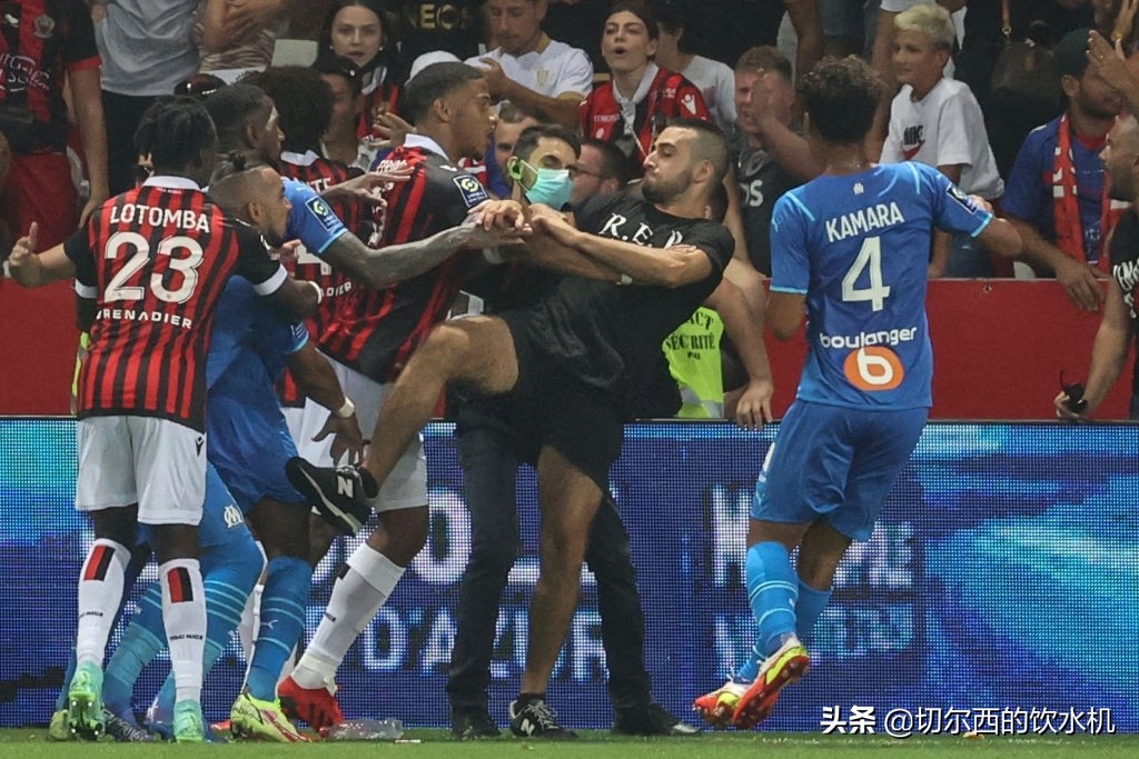 大巴黎输球全场高呼c罗,c罗苦主