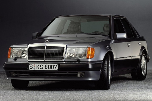 你信么？30年前的“小虎头”奔驰E级，至今还有人念念不忘