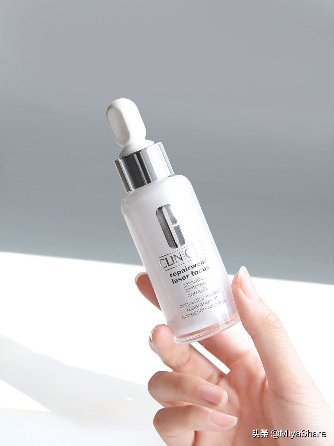 倩碧紫光瓶精华和小棕瓶哪个好用,买精华