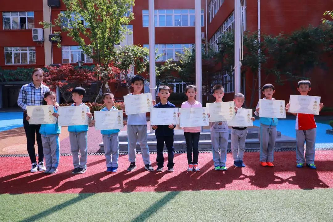 足球转动梦想绿茵放飞希望——曲江南湖小学举办第二届校园足球赛