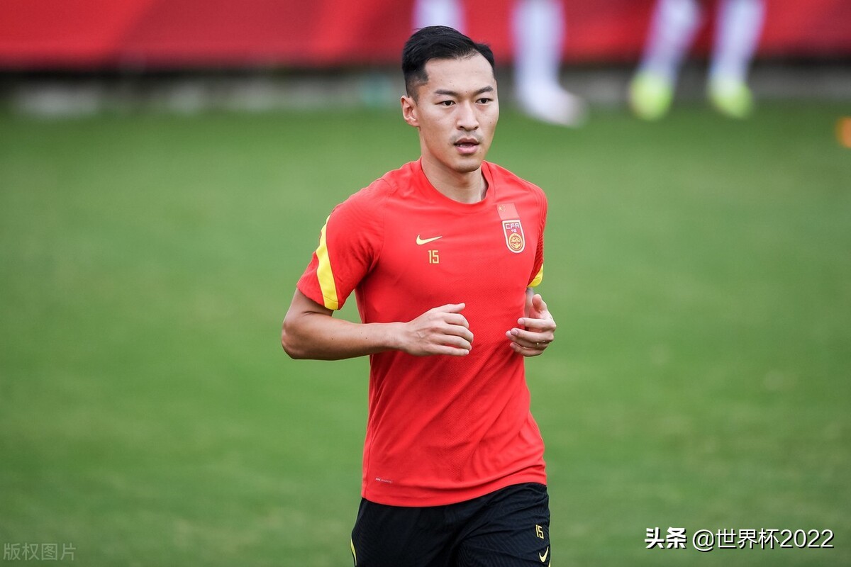 国足最新12强赛名单,世预赛12强赛国足vs日本技术统计