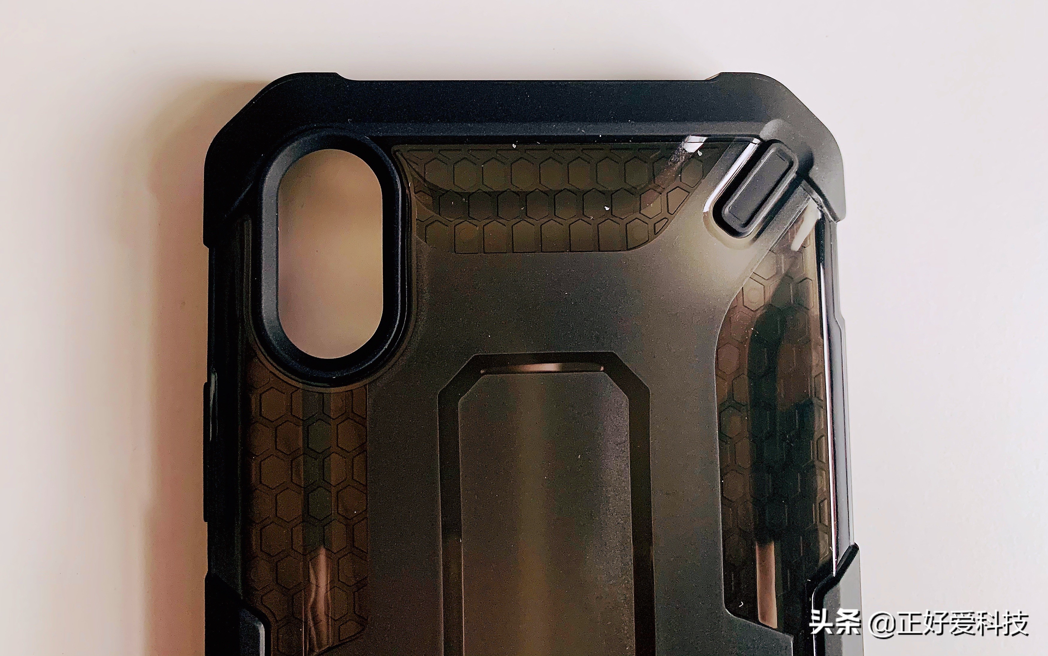 黑鲨4手机壳军事级防摔,军事级防摔手机壳真的有用吗