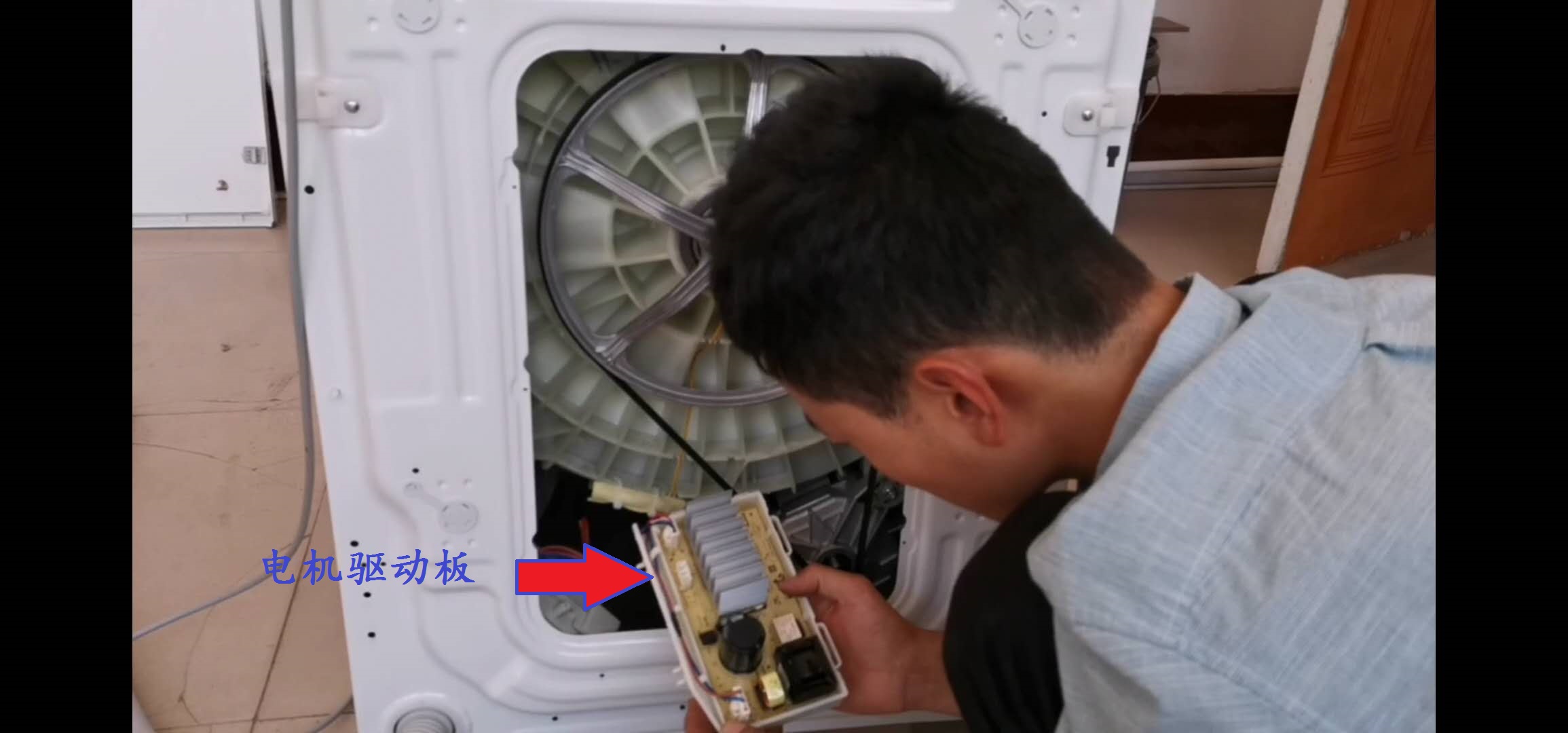 洗衣机拆解工人,滚筒洗衣机维修拆解视频