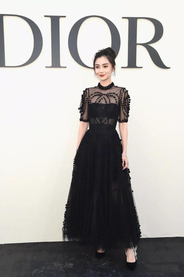 迪丽热巴和唐嫣同穿亮片裙,迪丽热巴和唐嫣穿同款公主裙