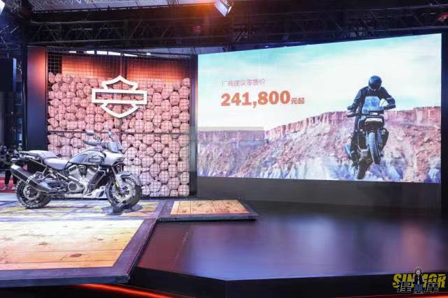 哈雷肥霸对比宝马水鸟,宝马水鸟和哈雷肥仔哪个气场强大